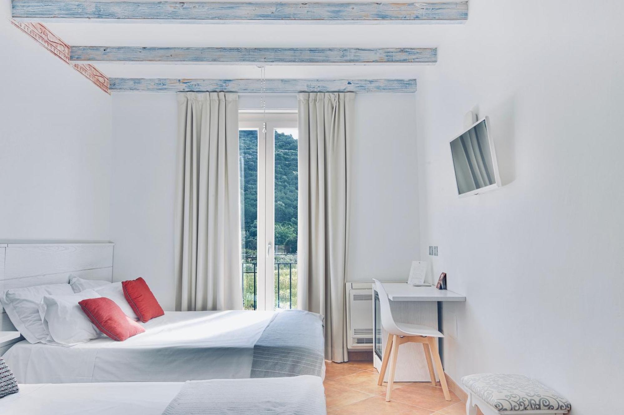 קאסטלסארדו B&B La Roccia Dell'Elefante מראה חיצוני תמונה