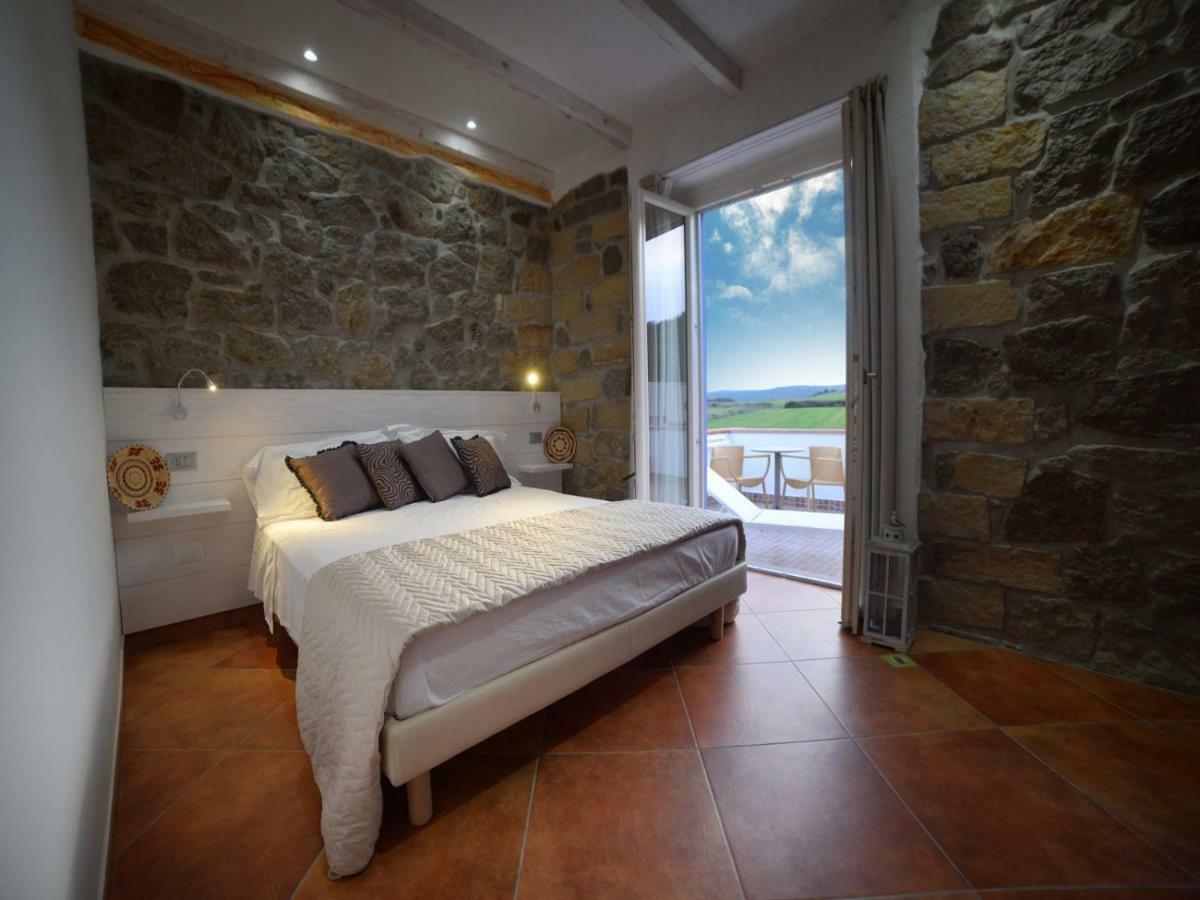 קאסטלסארדו B&B La Roccia Dell'Elefante מראה חיצוני תמונה